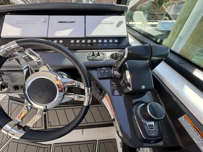 Inception Yacht Photos Pics Monterey 385 SS boat helm console, 2023 model.