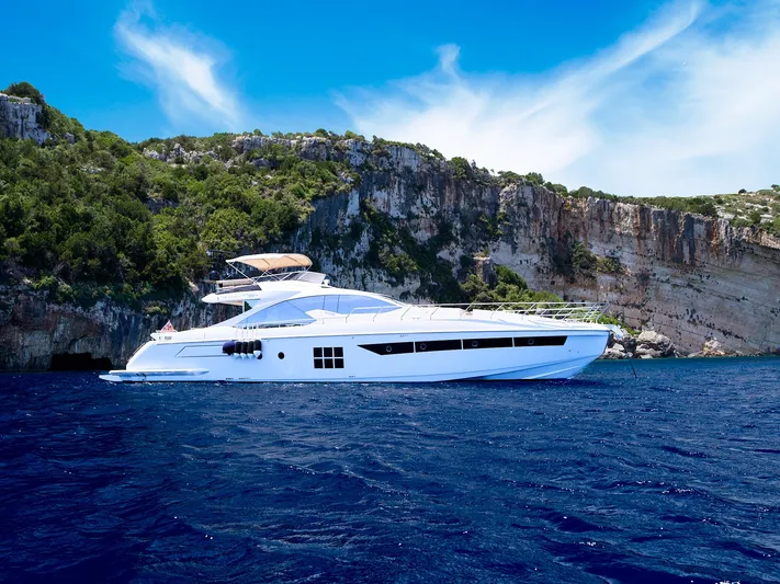 Bella Mia Yacht Photos Pics 2015 Azimut 77 S