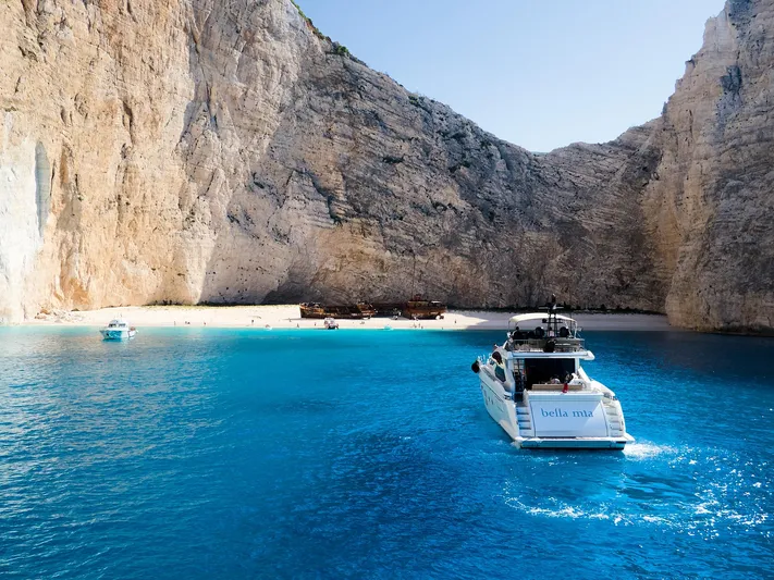 Bella Mia Yacht Photos Pics 2015 Azimut 77 S