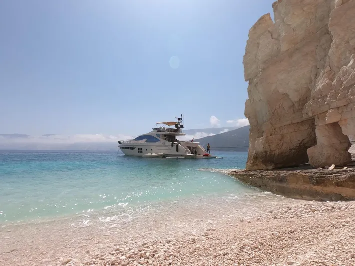 Bella Mia Yacht Photos Pics 2015 Azimut 77 S