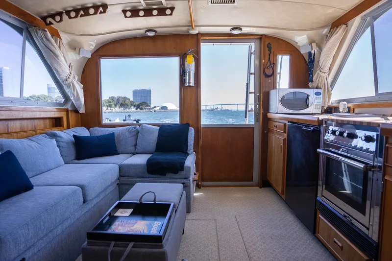 Barefoot Girl Yacht Photos Pics Interior of 1984 Bertram 35 Convertible yacht with cozy seating and kitchen area.