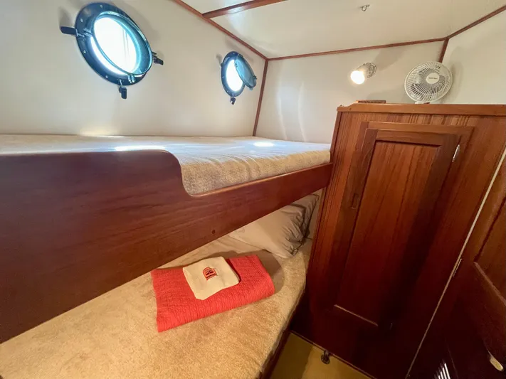 Nomad Yacht Photos Pics Guest Stateroom