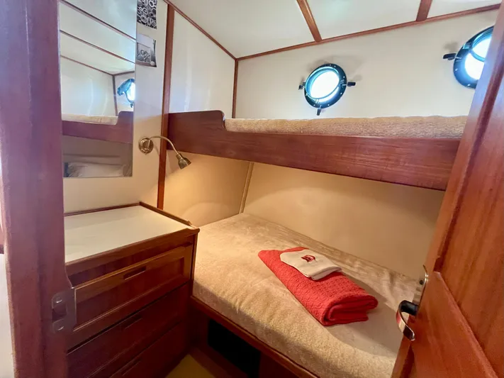 Nomad Yacht Photos Pics Guest Stateroom
