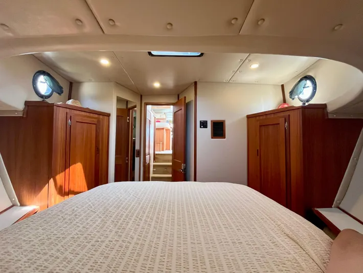 Nomad Yacht Photos Pics Master Stateroom