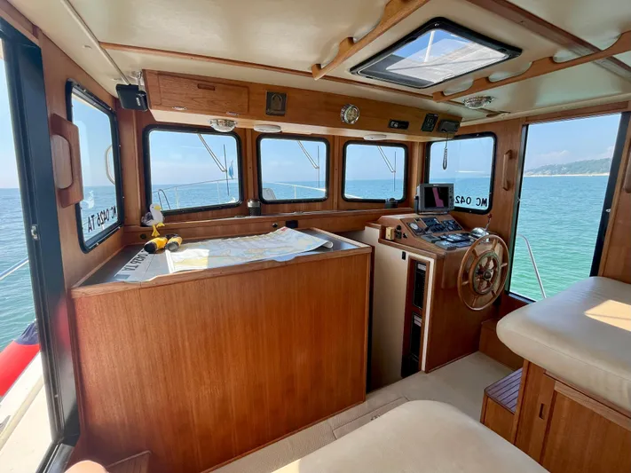 Nomad Yacht Photos Pics Pilothouse