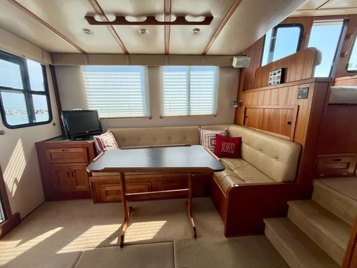 Nomad Yacht Photos Pics Settee