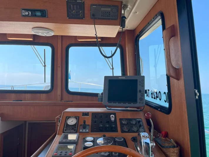 Nomad Yacht Photos Pics Helm Forward