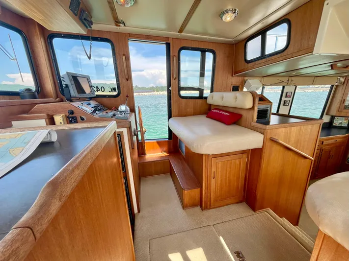 Nomad Yacht Photos Pics Pilothouse