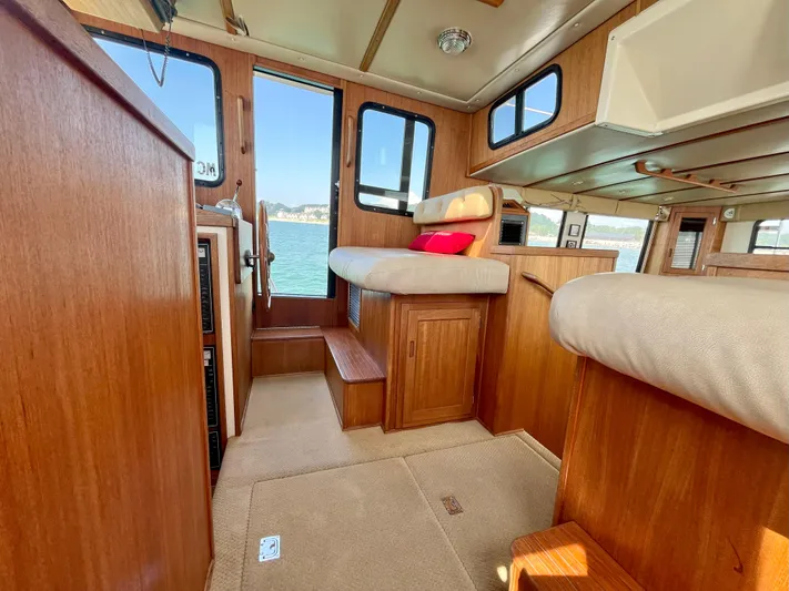 Nomad Yacht Photos Pics Pilothouse