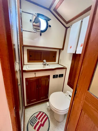 Nomad Yacht Photos Pics Head