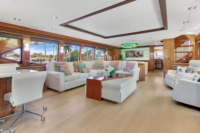  Yacht Photos Pics Salon Looking Forward