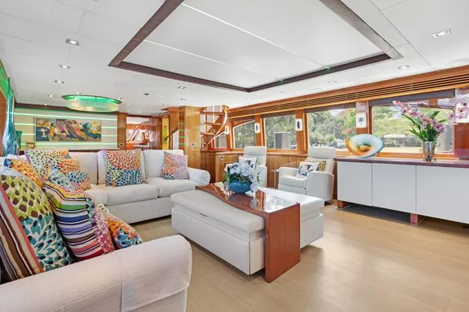 Ossum Dream Yacht Photos Pics Salon to Stbd.