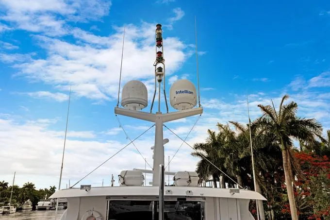 Ossum Dream Yacht Photos Pics Coach Roof Equipment