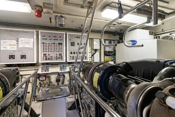 Ossum Dream Yacht Photos Pics Engine Room Forward