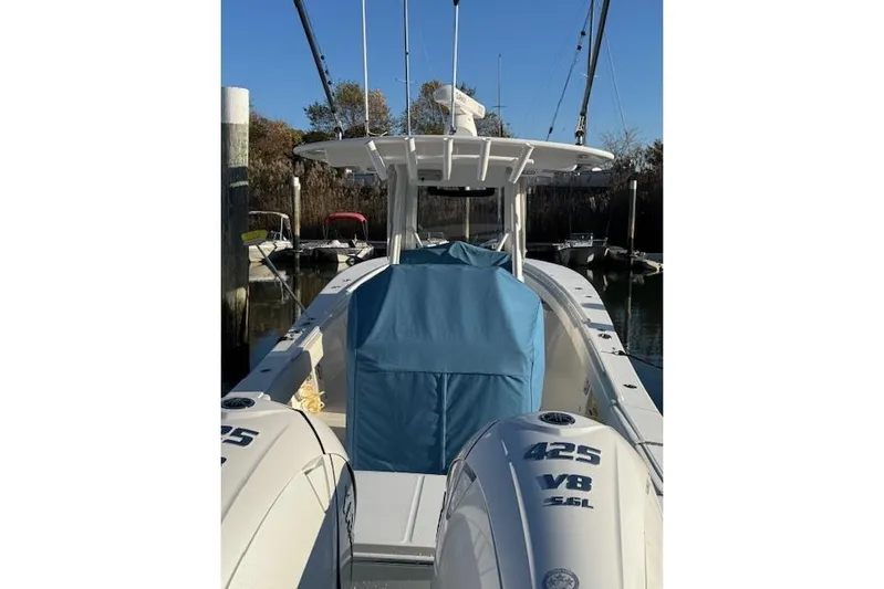  Yacht Photos Pics 2023 Regulator 31 boat with twin 425 V8 engines, docked in a marina.