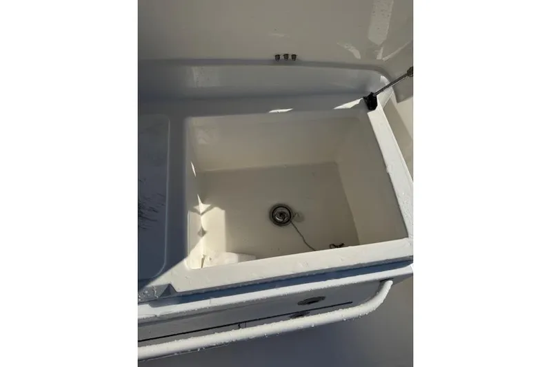  Yacht Photos Pics Livewell compartment on a 2023 Regulator 31 boat, featuring a clean, white interior.