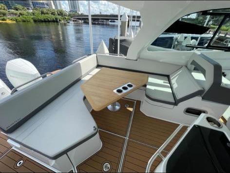 2021 Beneteau GT 32 Ekspresscruiser til salgs- YachtWorld