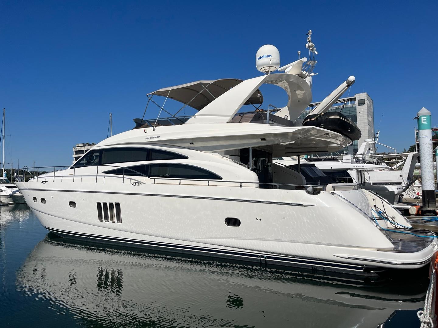 Princess 2007 Princess 67 Flybridge Motor Yacht Motor Yachts for sale