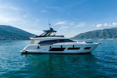 2019 Ferretti Yachts 670