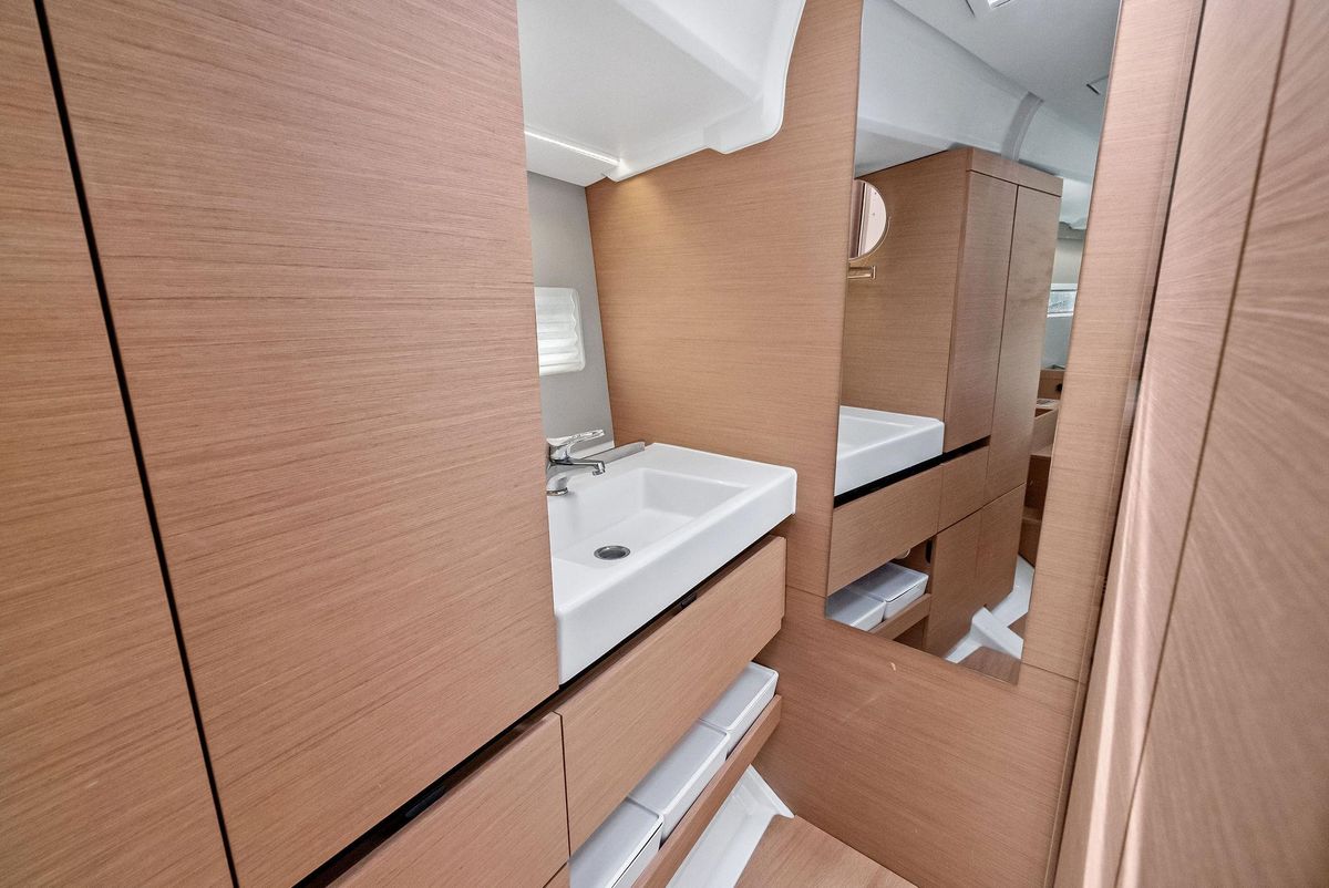2019 Jeanneau 49 
