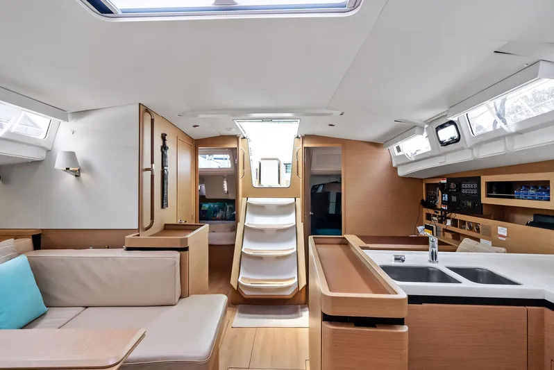 Aqua Yacht Photos Pics 