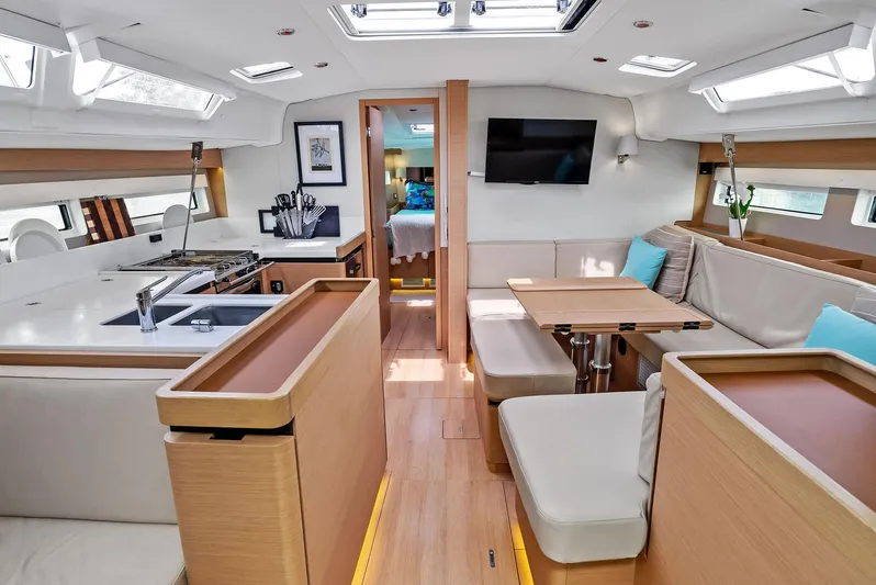 Aqua Yacht Photos Pics 