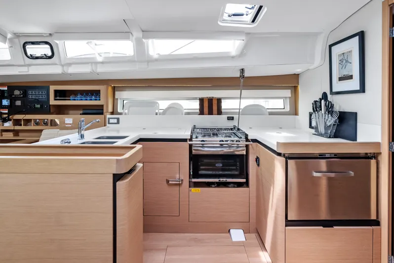 Aqua Yacht Photos Pics 