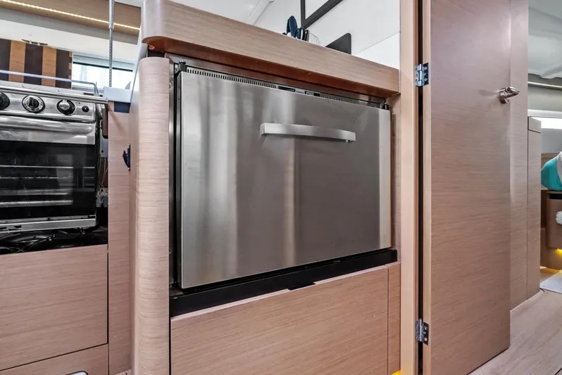 Aqua Yacht Photos Pics 