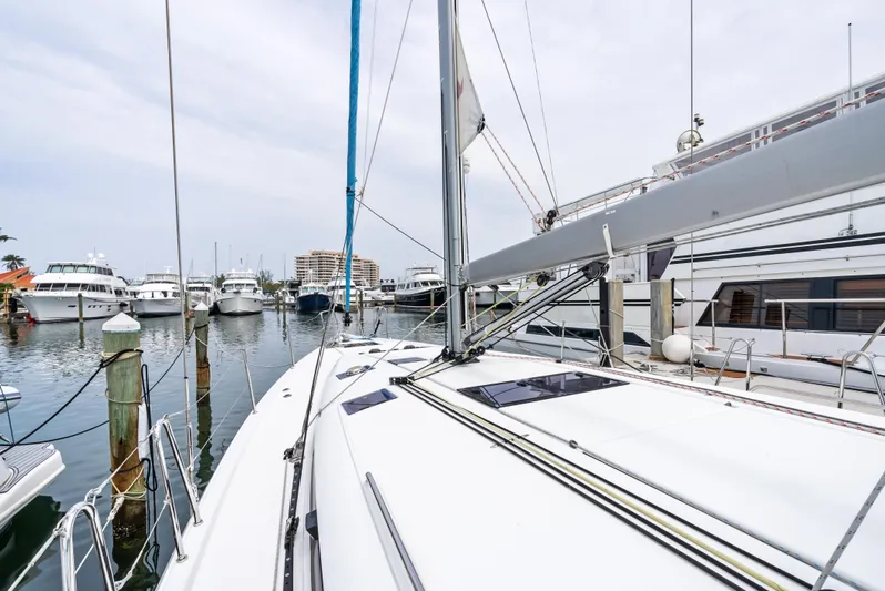 Aqua Yacht Photos Pics 