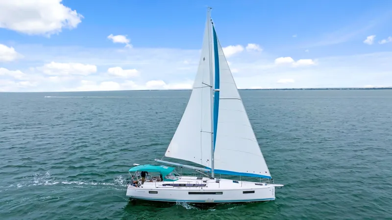 Aqua Yacht Photos Pics 