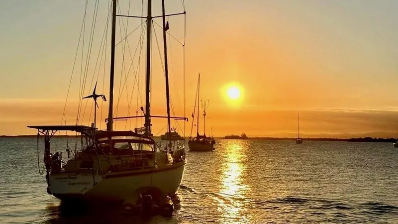 Forever Young Yacht Photos Pics 