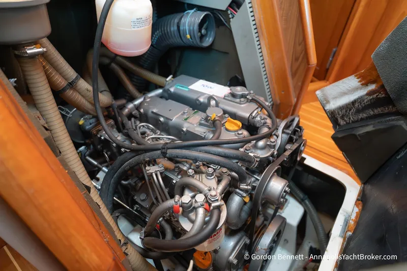 Margaritaville Yacht Photos Pics Engine compartment of a 2004 Jeanneau Sun Odyssey 43 DS sailboat.