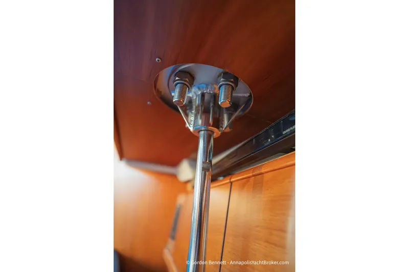 Margaritaville Yacht Photos Pics Close-up of Jeanneau Sun Odyssey 43 DS 2004 interior mast support structure.