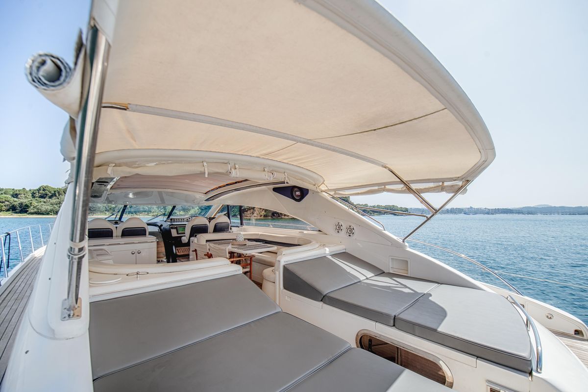 2003 Princess 66 