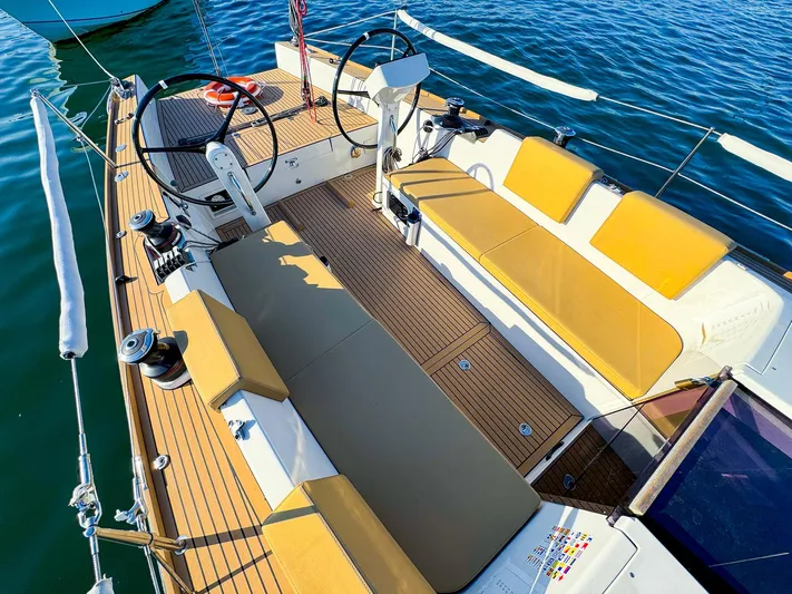 4797ak Yacht Photos Pics 2021 Saffier 33 SE sailboat cockpit with dual steering wheels and yellow seating.