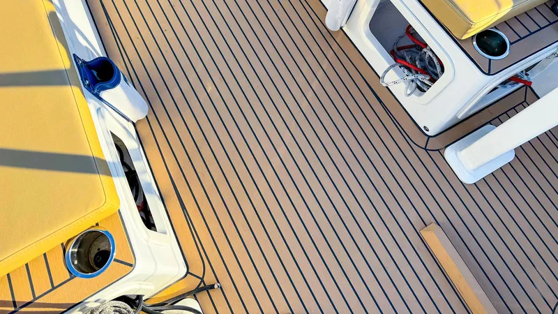 4797ak Yacht Photos Pics Teak deck of 2021 Saffier 33 SE sailboat with yellow seating and storage compartments.