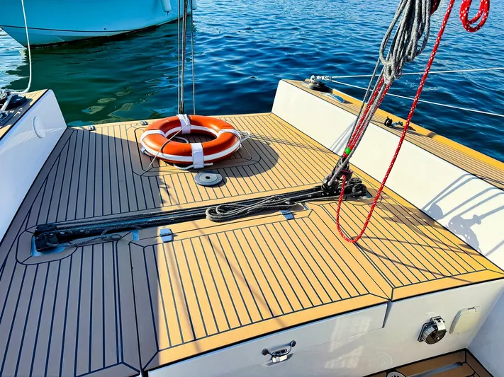4797ak Yacht Photos Pics Saffier 33 SE 2021 sailboat deck with lifebuoy and ropes on calm water.