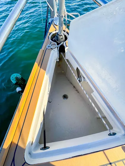 4797ak Yacht Photos Pics Saffier 33 SE sailboat anchor locker, 2021 model, on calm blue water.