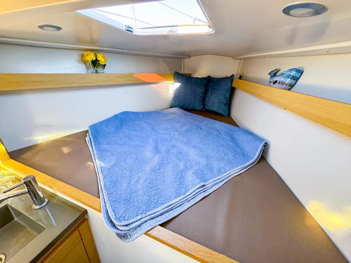 4797ak Yacht Photos Pics Cozy cabin interior of 2021 Saffier 33 SE sailboat with bed and skylight.