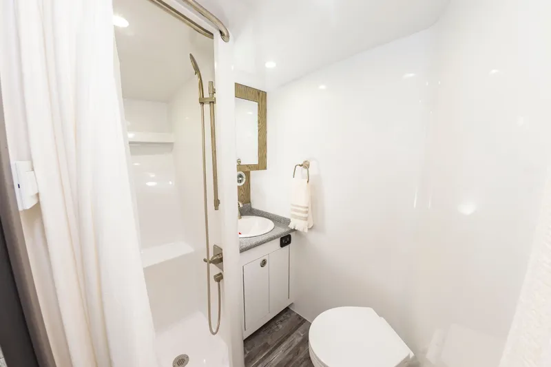 Outnumbered Yacht Photos Pics 