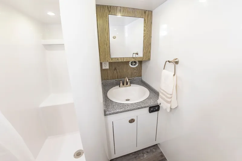 Outnumbered Yacht Photos Pics 