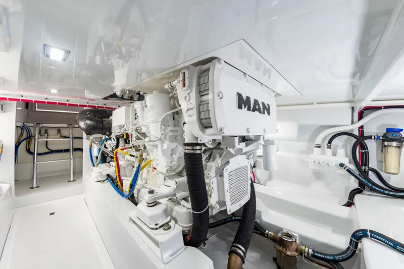 Outnumbered Yacht Photos Pics 