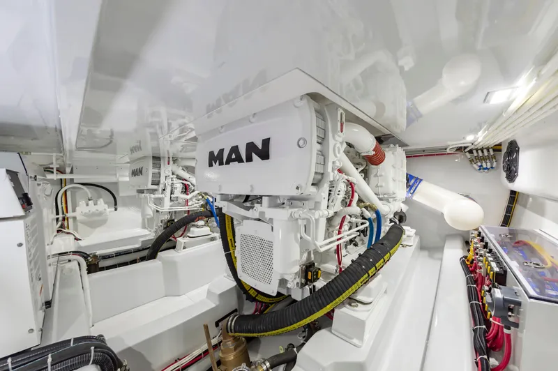 Outnumbered Yacht Photos Pics 