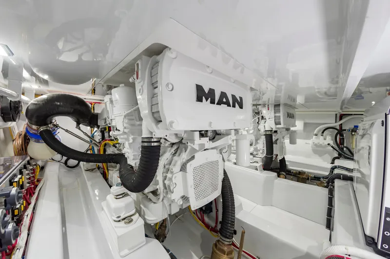 Outnumbered Yacht Photos Pics 