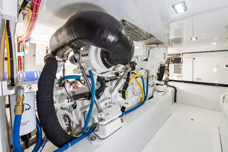 Outnumbered Yacht Photos Pics 