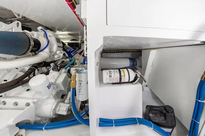 Outnumbered Yacht Photos Pics 