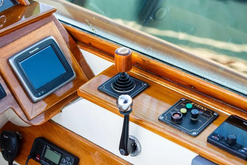 Coot Yacht Photos Pics 2005 Hinckley Talaria 29R dashboard with joystick and navigation controls.