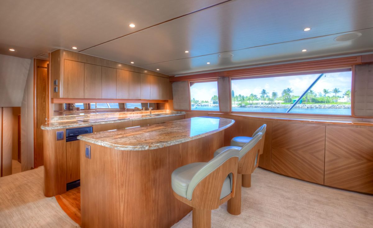 2010 Viking 82 