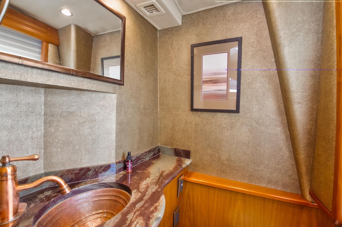 2010 Viking 82 