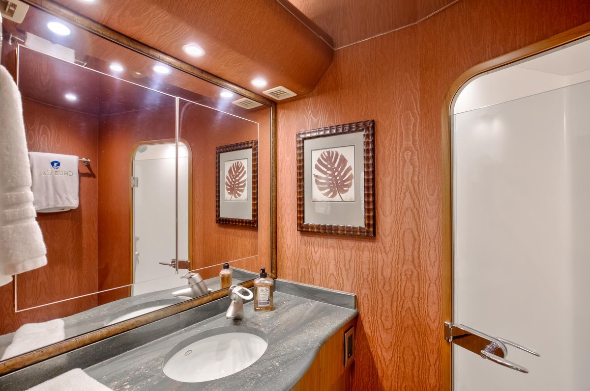 2010 Viking 82 